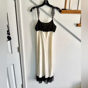 Via del Amore Black and cream SILK Lace Trim Large Nightgown NWOT removed